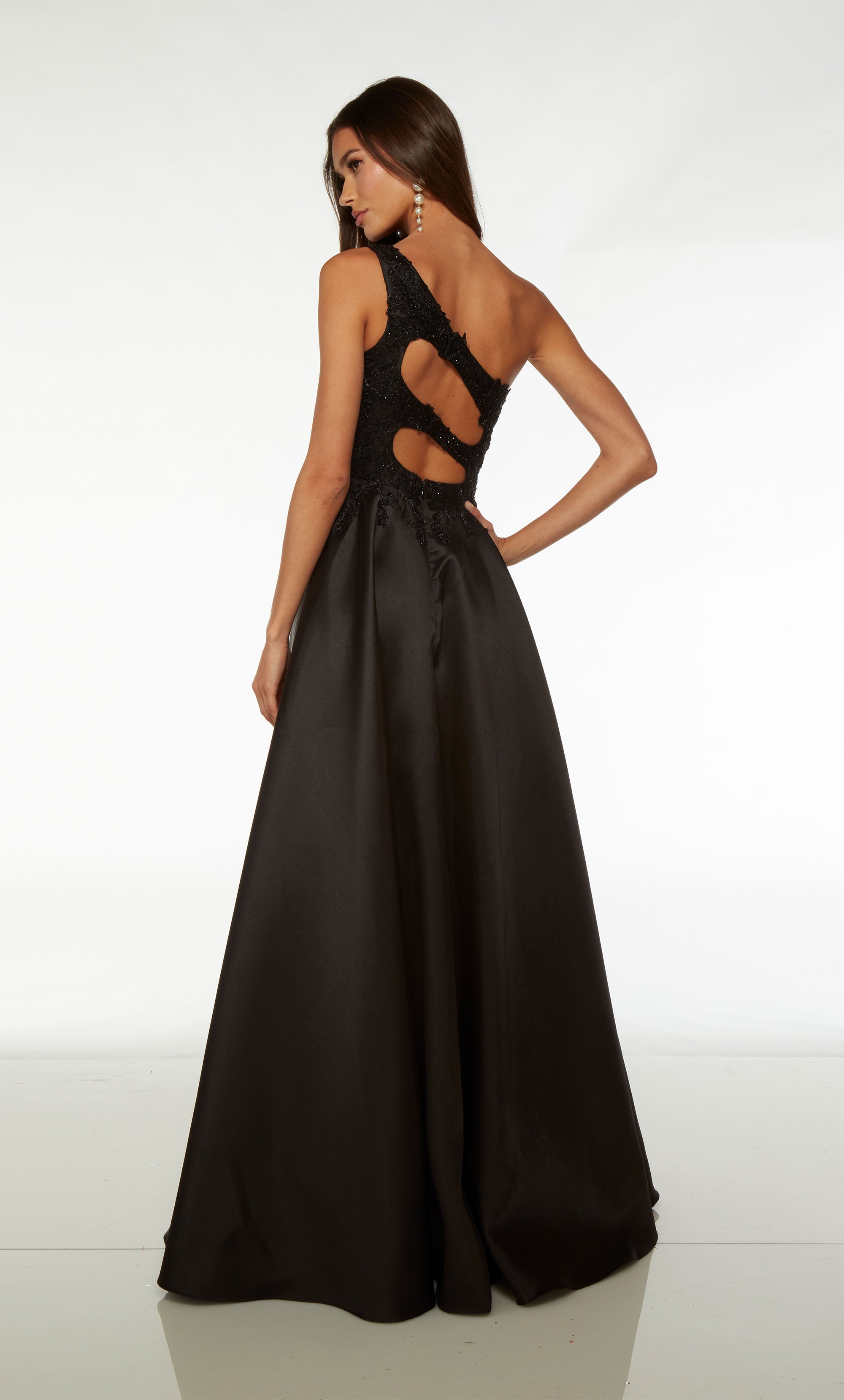 Elegant black prom dress: one-shoulder neckline, lace bodice, A-line mikado skirt with high slit, and an cutout back for an stylish touch.