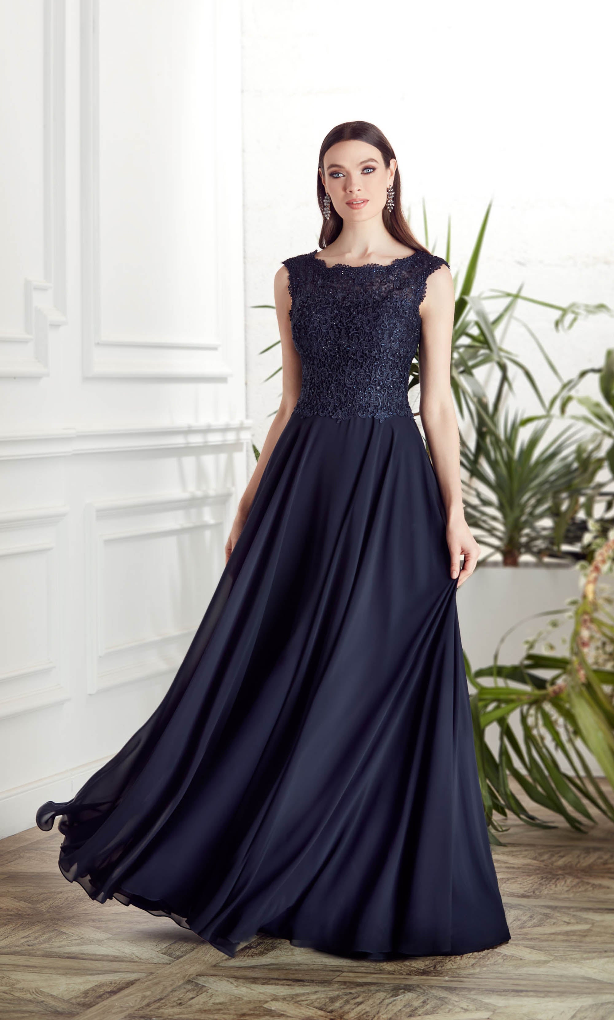 購入者決定済　Back Lace-Up Long Dress Formal Dress: 27504. Long Formal Dress, Illusion Neckline