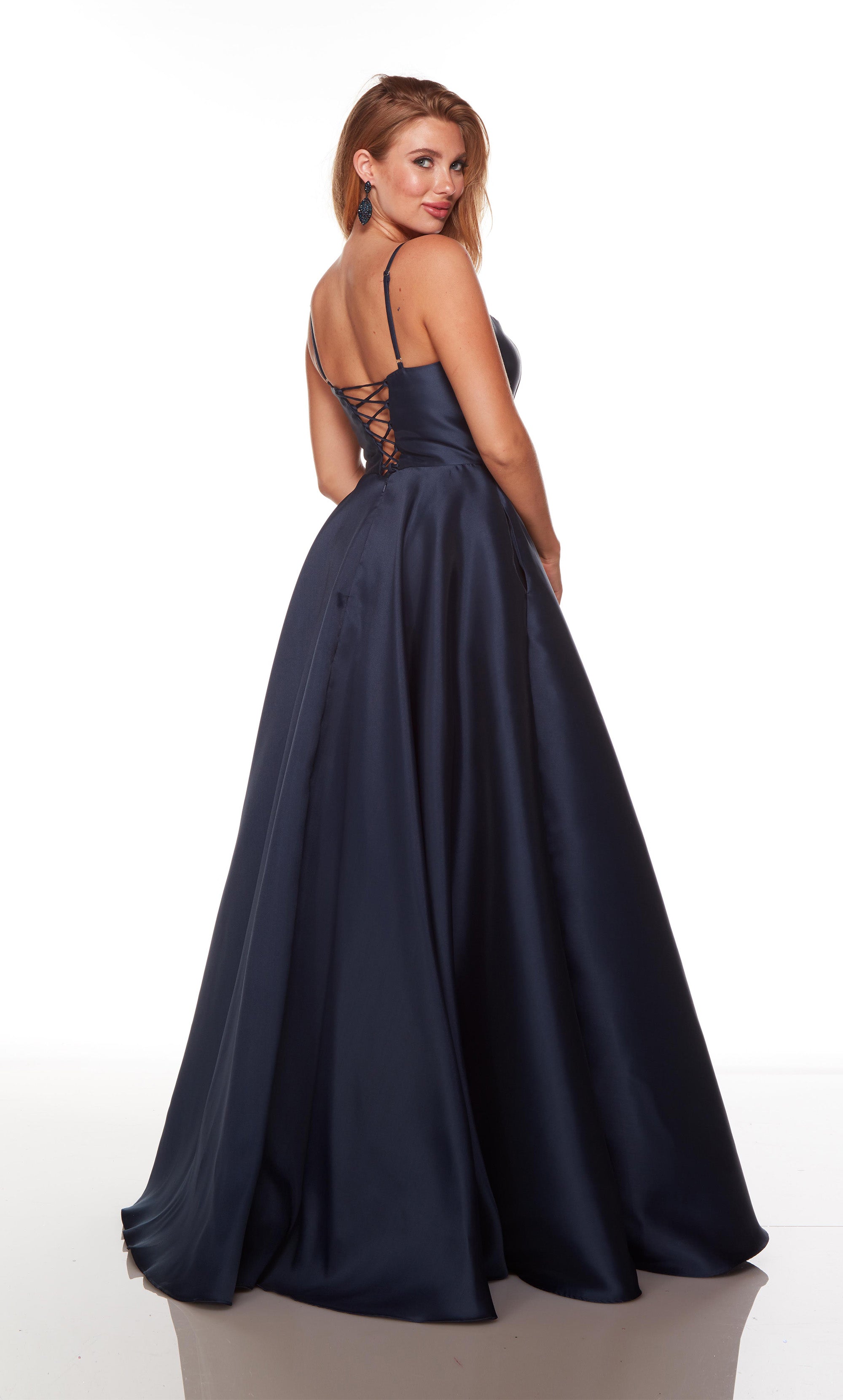 Winter formal dress with a scoop neck and pockets in the color midnight. COLOR-SWATCH_1755__MIDNIGHT