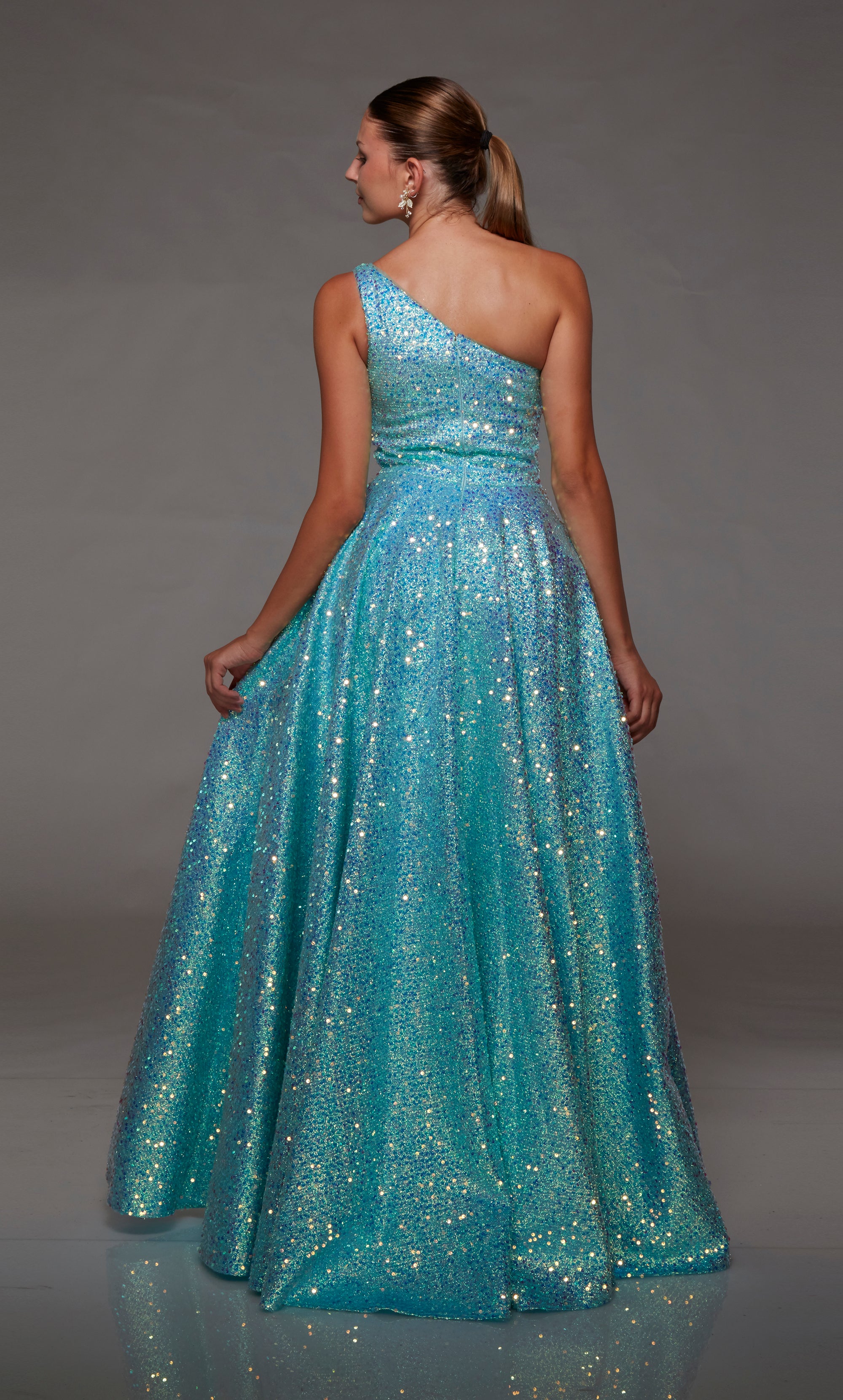 Elegant light blue one-shoulder gown: High slit, zip-up back, and an slight train in sparkly iridescent sequin fabrication for an glamorous and sophisticated look.
