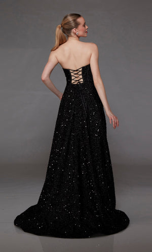 Elegant black prom dress: Strapless corset top, A-line skirt, lace-up back, elegant train, and practical pockets for an stylish and functional look.