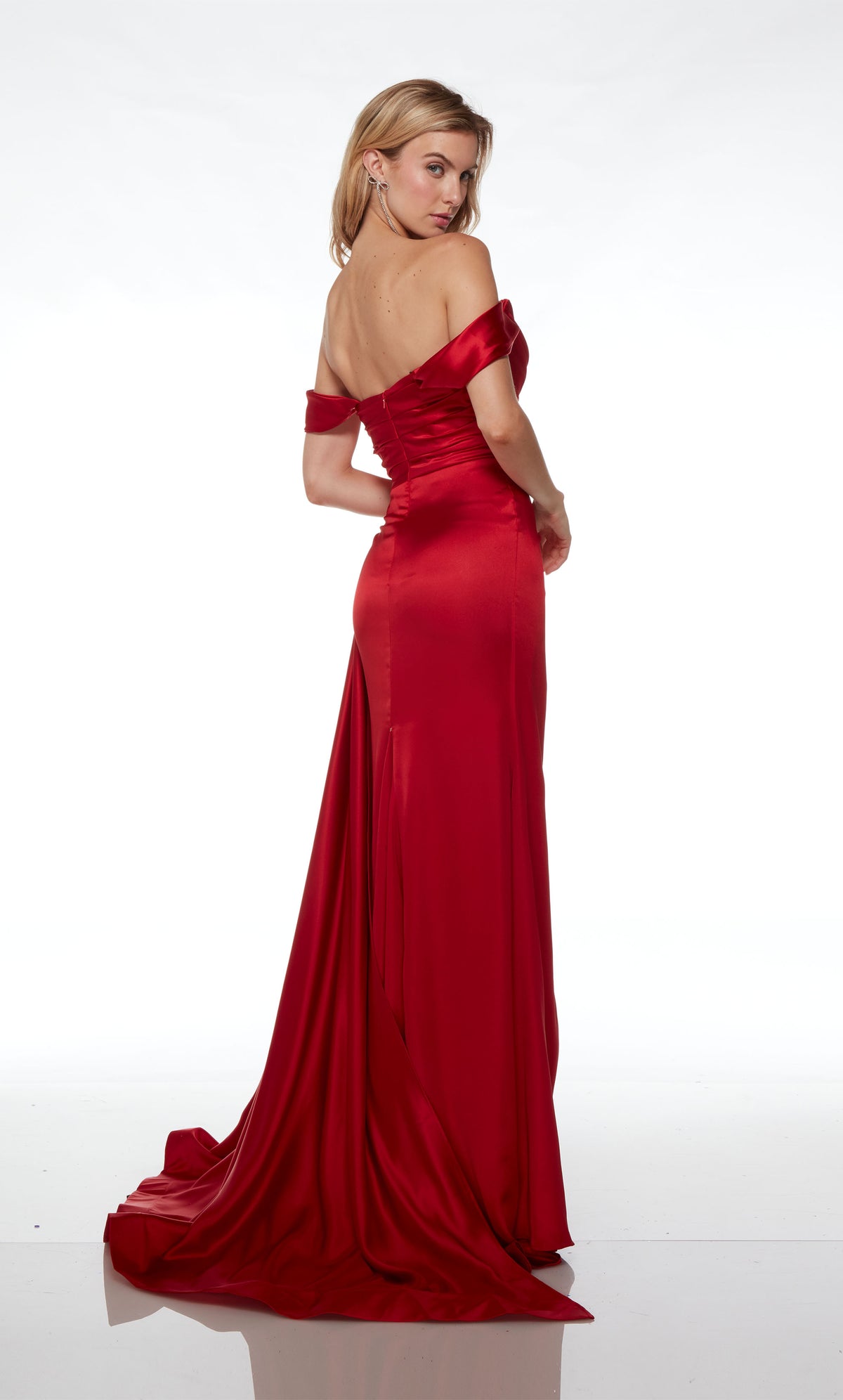 Red satin off-shoulder long formal dress: cowl neckline, gathered bodice, slit, detachable straps, side train—an chic and versatile ensemble.