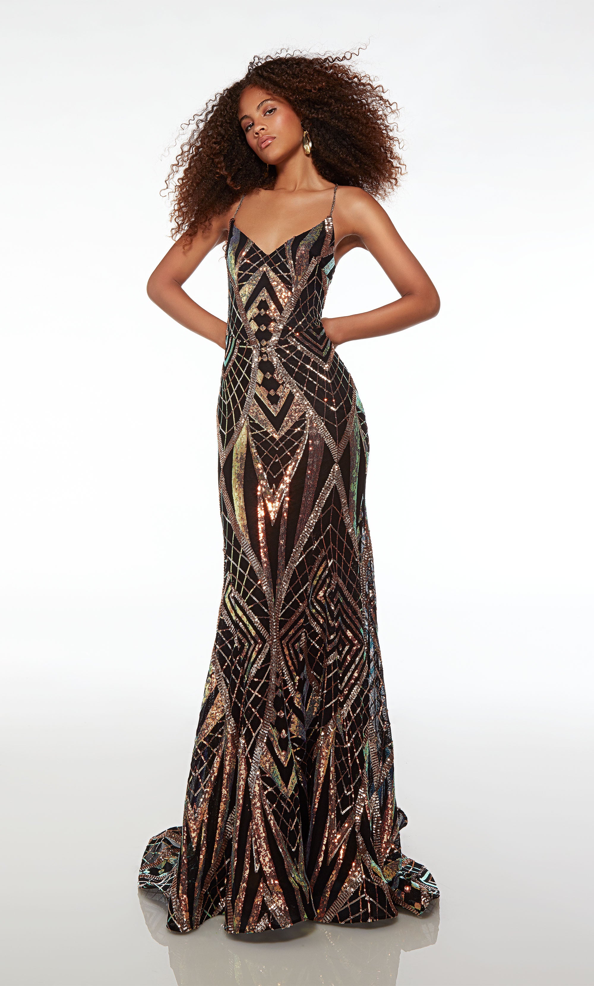 Breathtaking black-gold formal gown: mermaid silhouette, V neckline, lace-up back, train, and an beautiful iridescent sequin design for an stunning allure.