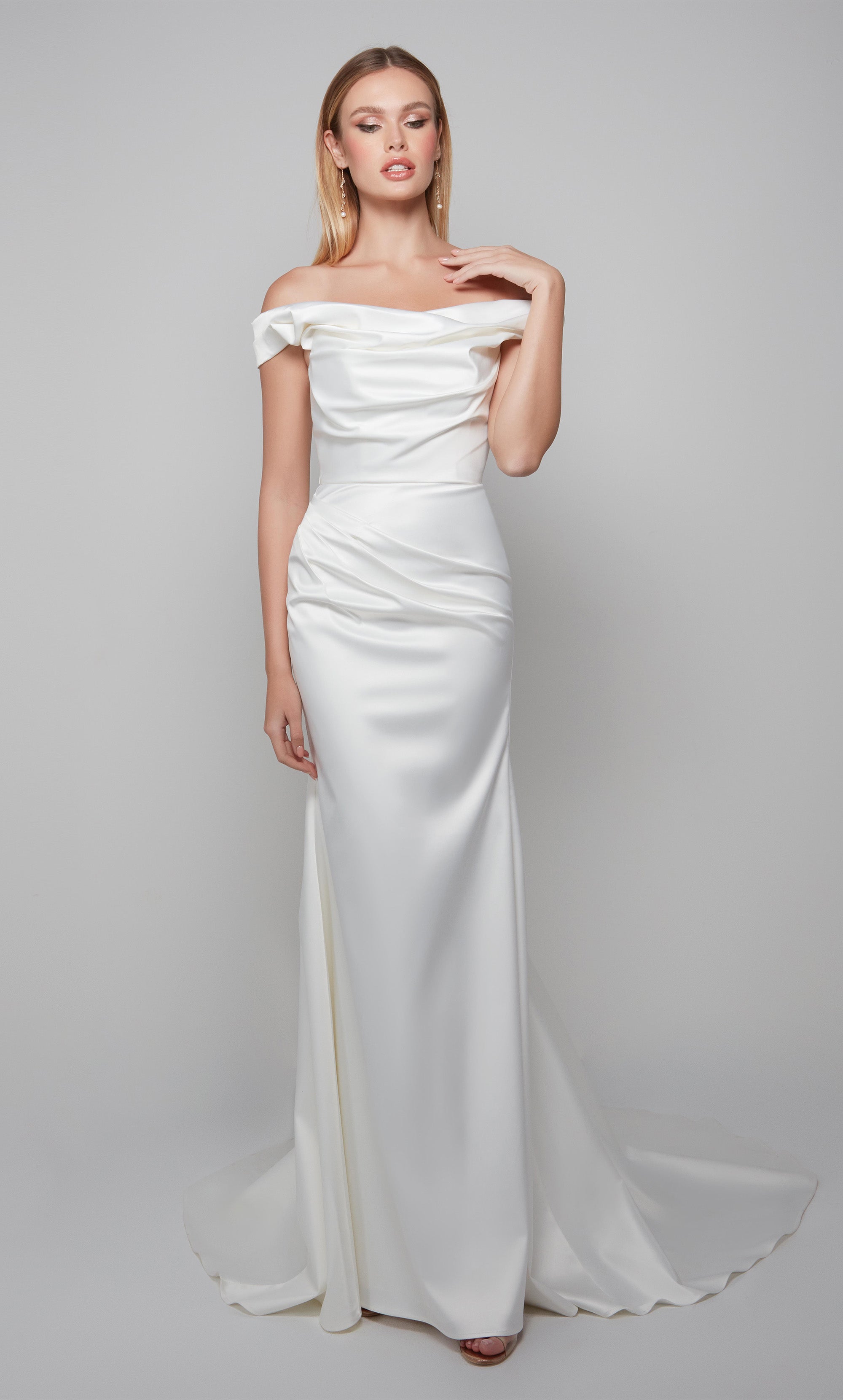 WHAT COLOURS TO WEAR WITH AN IVORY WEDDING DRESS — IVORY BLACK